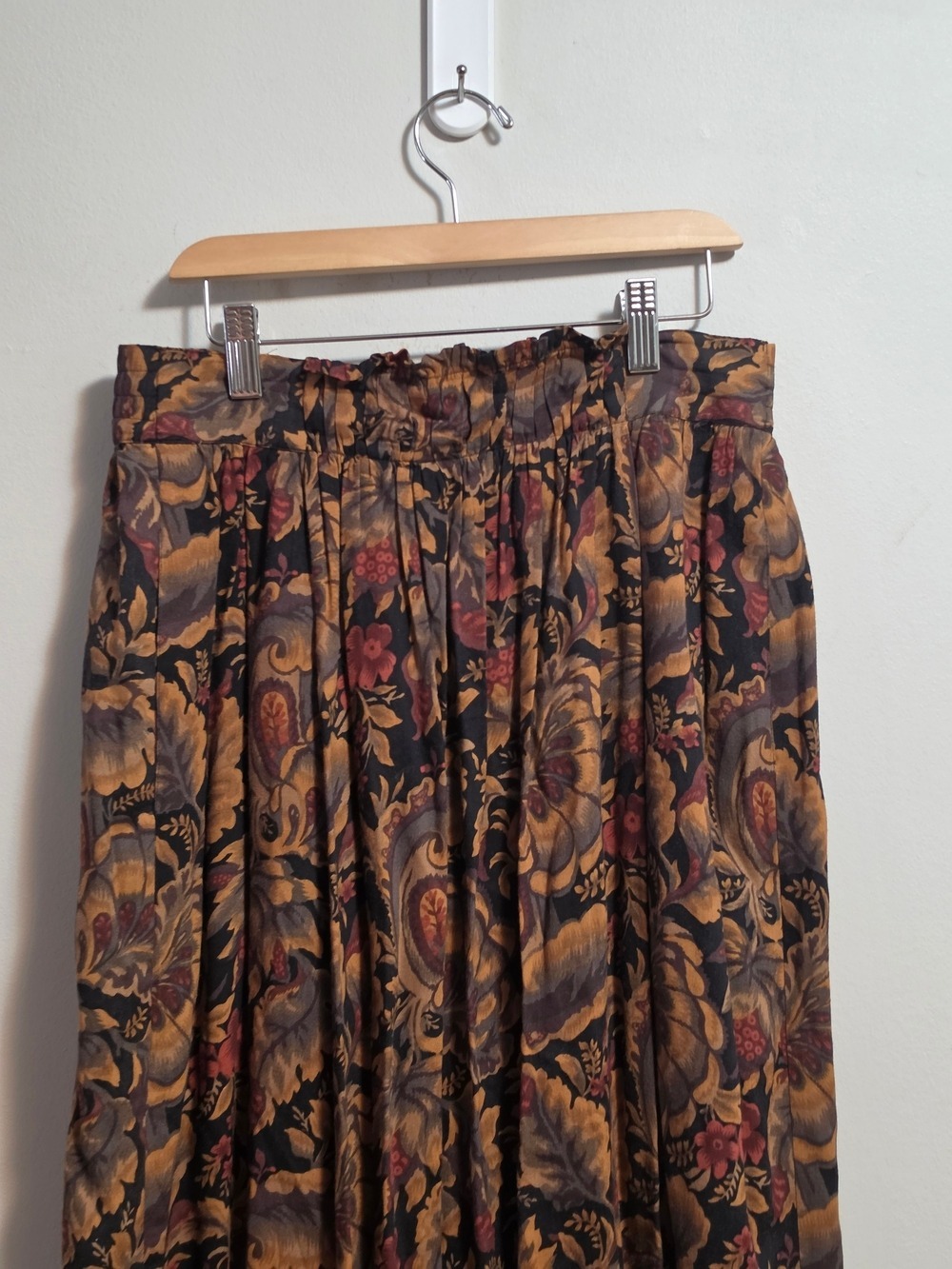 Vintage Floral Midi Skirt - Picture 2 of 8